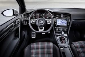 Der neue VW Golf 7 GTI Cockpit