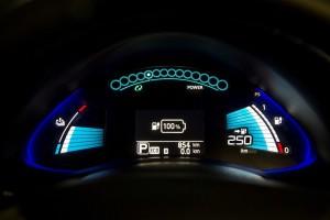 Nissan Leaf 2015 Anzeige cockpit
