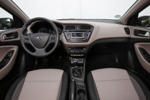 Hyundai i20 Coupe 2015 innen Cockpit