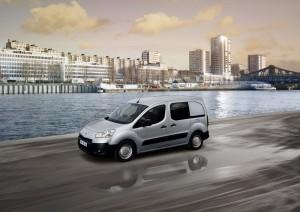 Peugeot Partner Kastenwagen 2015 außen dynamisch seite