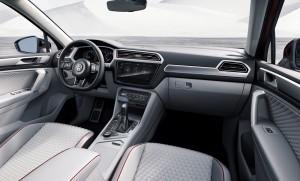 VW Tiguan GTE Active Concept Studie 2016 innen cockpit
