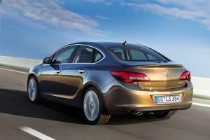 Opel Astra 4-Türer Limousine 2016 außen hinten dynamisch