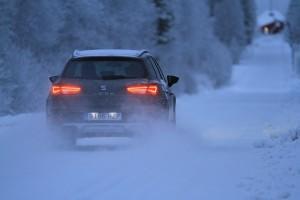 SEAT Leon X-PERIENCE 2016 außen dynamisch hinten winter schnee