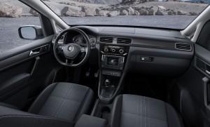 VW Caddy Alltrack 2016 innen cockpit vorne