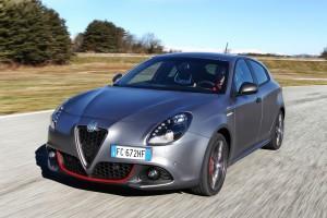 Alfa Romeo Giulietta 2016  außen vorne dynamisch