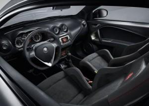 Alfa-Romeo_Mito_2016_innen_cockpit