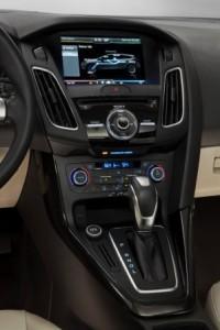 ford_focus_electric_2016_innen_cockpit