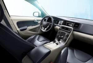 Volvo_V60_D6_Plug_in_Hybrid_2016_innen_cockpit