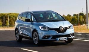 Renault-grand-scenic-2016-ausen-dynamisch-schraeg-tief