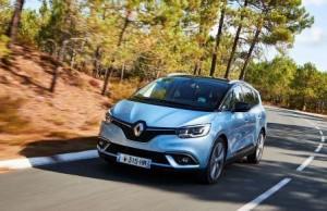 Renault-grand-scenic-2016-ausen-dynamisch-vorne-scraeg