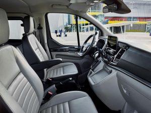 Ford_Tourneo-custom-2017-innen-cockpit