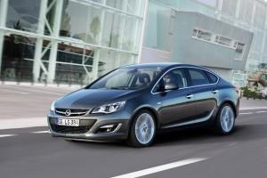 Der neue Opel Astra als Limousine 2012