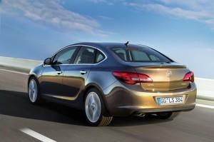 Der neue Opel Astra als Limousine Hinten