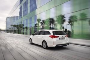 Der neue Toyota Auris Touring Sports 2013 hinten