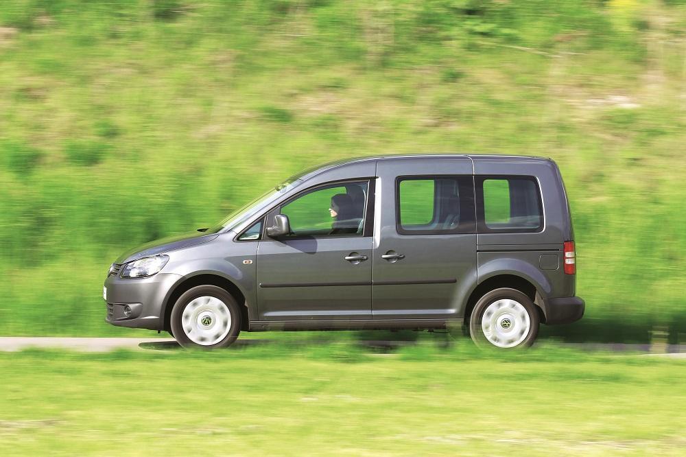 VW Team-Sondermodelle: VW Caddy und Multivan zur Fußball-WM