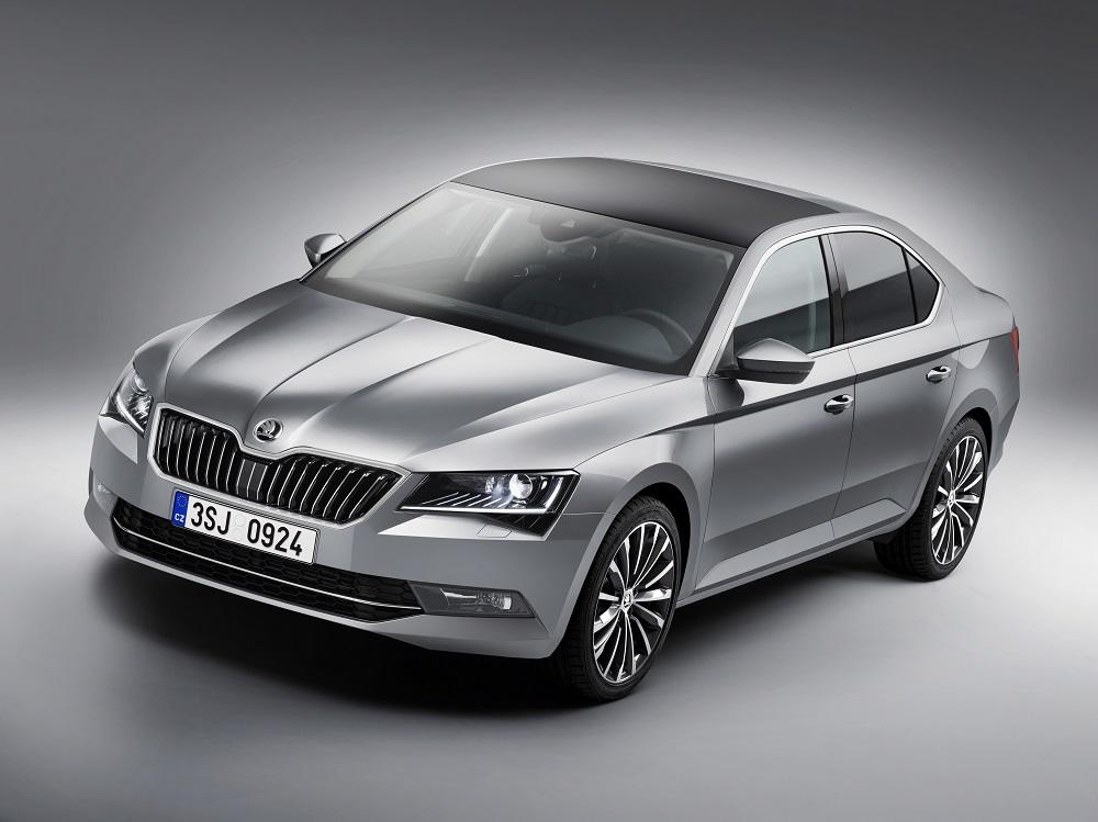 Skoda Superb Limousine Test 2015 Dem Stiefkind Gehort Der Erste Auftritt Meinauto De