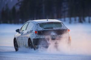 opel astra 2015 getarnt hinten