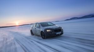 opel astra 2015 getarnt vorne