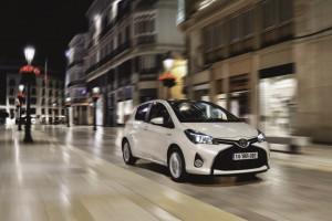 Toyota Yaris 2015 vorne weiß