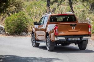 Nissan NP300 Navara 2015 hinten dynamisch