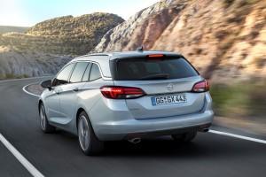 Opel Astra Sports Tourer 2015 hinten dynamisch