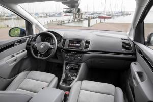 VW Sharan 2015 cockpit
