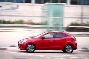 mazda 2 2015 seite dynamisch