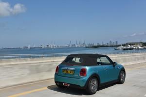 Mini Cabrio 2015 hinten dynamisch mit verdeck