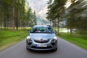 Opel Zafira Tourer 2015 vorne dynamisch