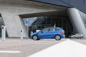 BMW 2er Active Tourer 225xe Hybrid 2015 ladestation