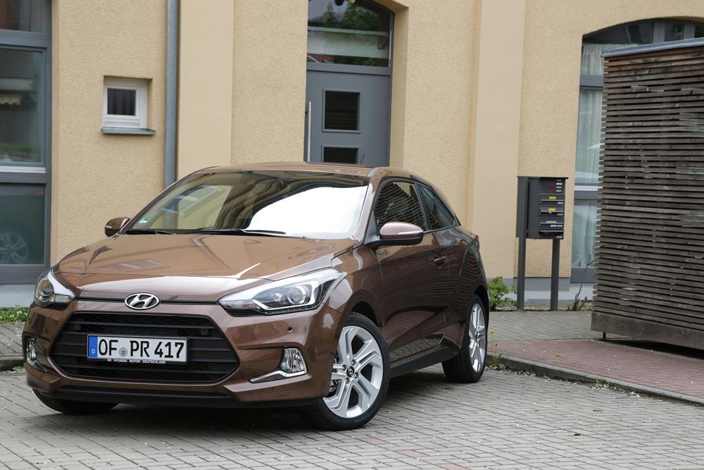 Hyundai I20 Coupe 1 4 Style Test 2015 Hyundais Kleiner