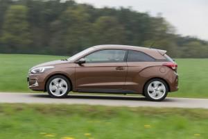 Hyundai i20 Coupe 2015 außen seite dynamisch