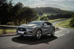 Infiniti Q30 2015 außen vorne dynamisch