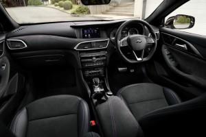 Infiniti Q30 2015 innen cockpit