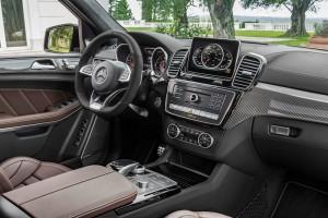 Mercedes-Benz GLS 2015 innen cockpit