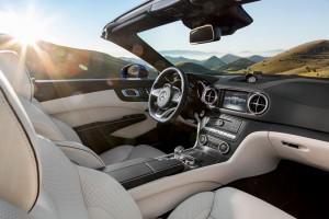 Mercedes Benz SL 2015 innen cockpit