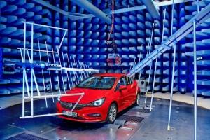 Opel Astra 2015 EMV Labor vorne
