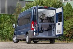 Peugeot Boxer Kombi 2015 außen hinten offener Kofferraum