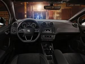 Seat Ibiza Cupra 2015 innen Cockpit