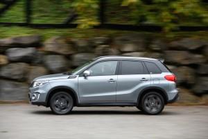 Suzuki Vitara S 2015 außen seite dynamisch