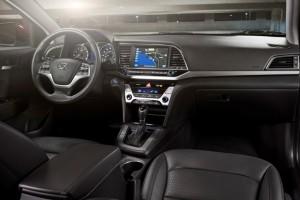 Hyundai Elantra 2015 innen Cockpit