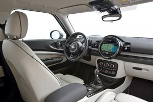 Mini Clubman silber 2015 cockpit