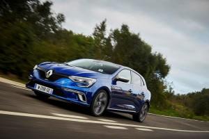 Renault Megane 2015 außen vorne dynamisch