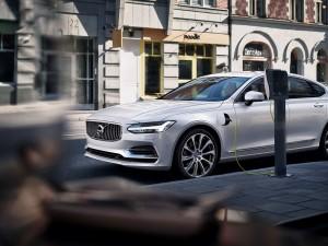 Volvo S90 2015 Twin_Engine hybrid ladestation