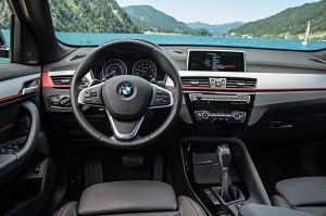 BMW X1 2016  innen cockpit