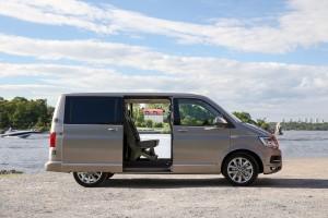 VW Multivan T6 2016 außen seite offene tür