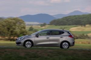 Kia ceed 2016 dynamisch außen seite silber