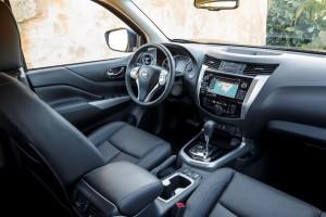 Nissan Navara 2016 braun innen cockpit