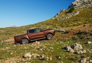 Nissan Navara 2016 braun seite dynamisch außen