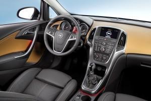 Opel Astra 4-Türer Limousine 2016 innen cockpit